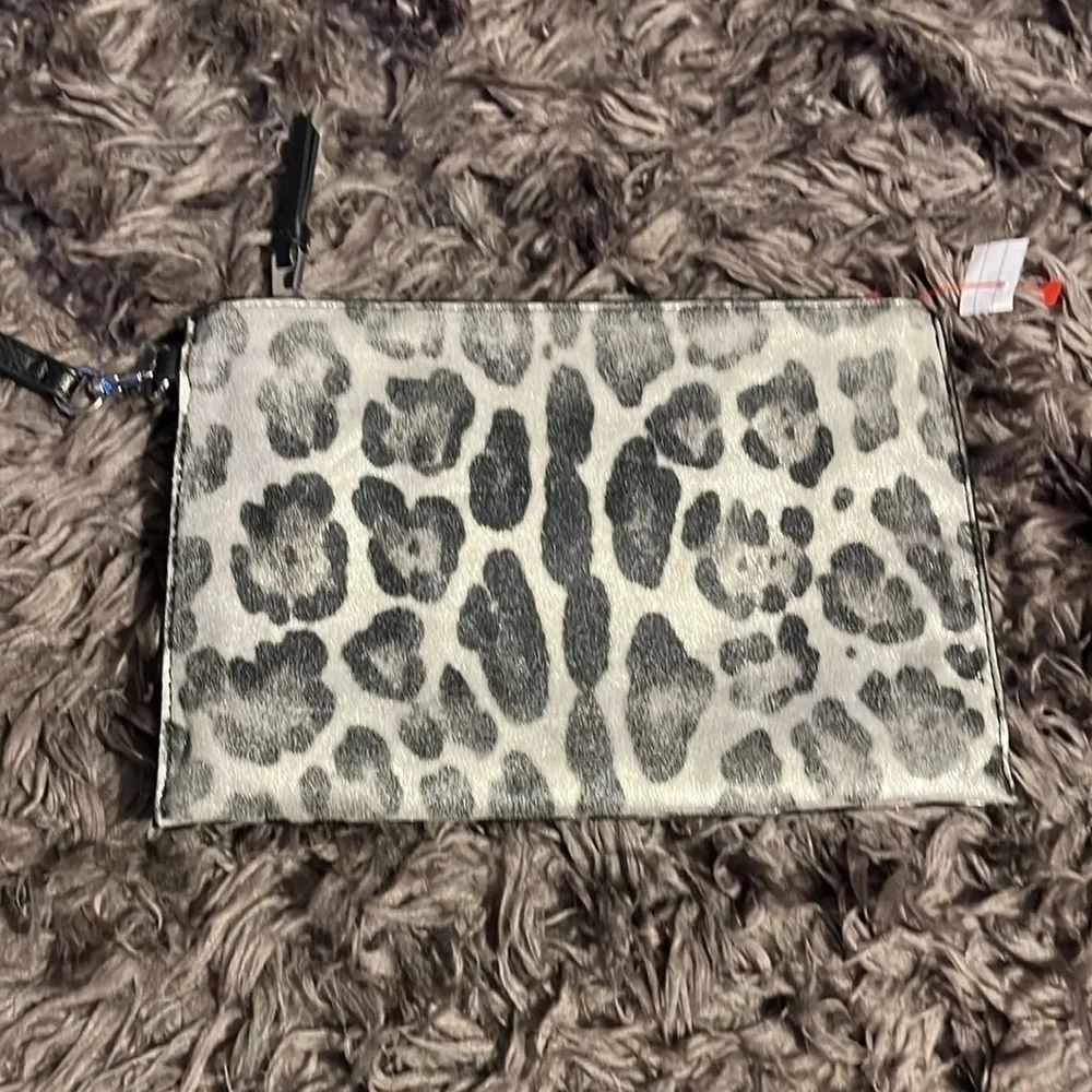 INC INTERNATIONAL CONCEPTS CLUTCHES AND EVENING BAGS FOR WOMEN.